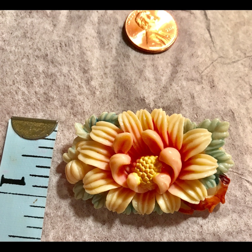 Vintage Celluloid Tropical Mum Brooch - Picture 2 of 3